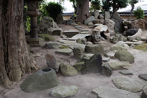 The Kawazumis karesansui(dry landscape garden), 旧河澄家 枯池式枯山水庭園